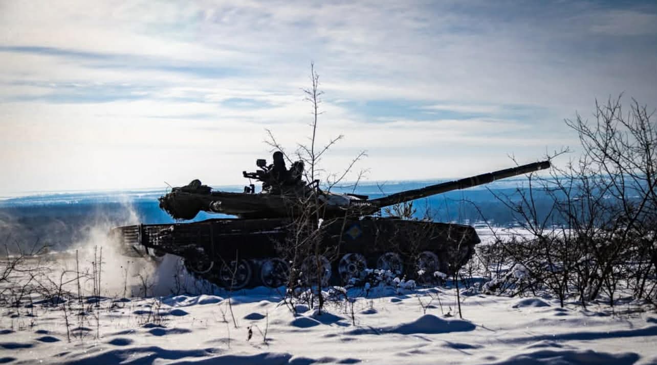 <em>22 ОМБР Украинские военные и танк</em>