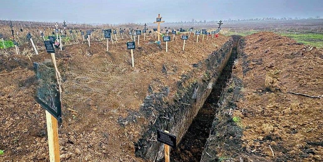 В окупованому Маріуполі з'явилися нові масові поховання невідомих жителів міста (фото)