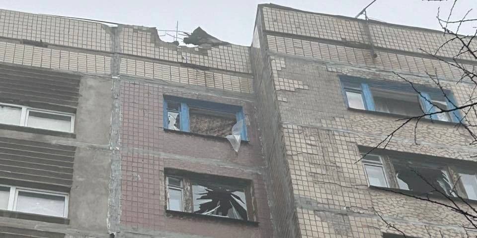 Росіяни 3 рази атакували Краматорськ, зокрема влучили у багатоповерхівку