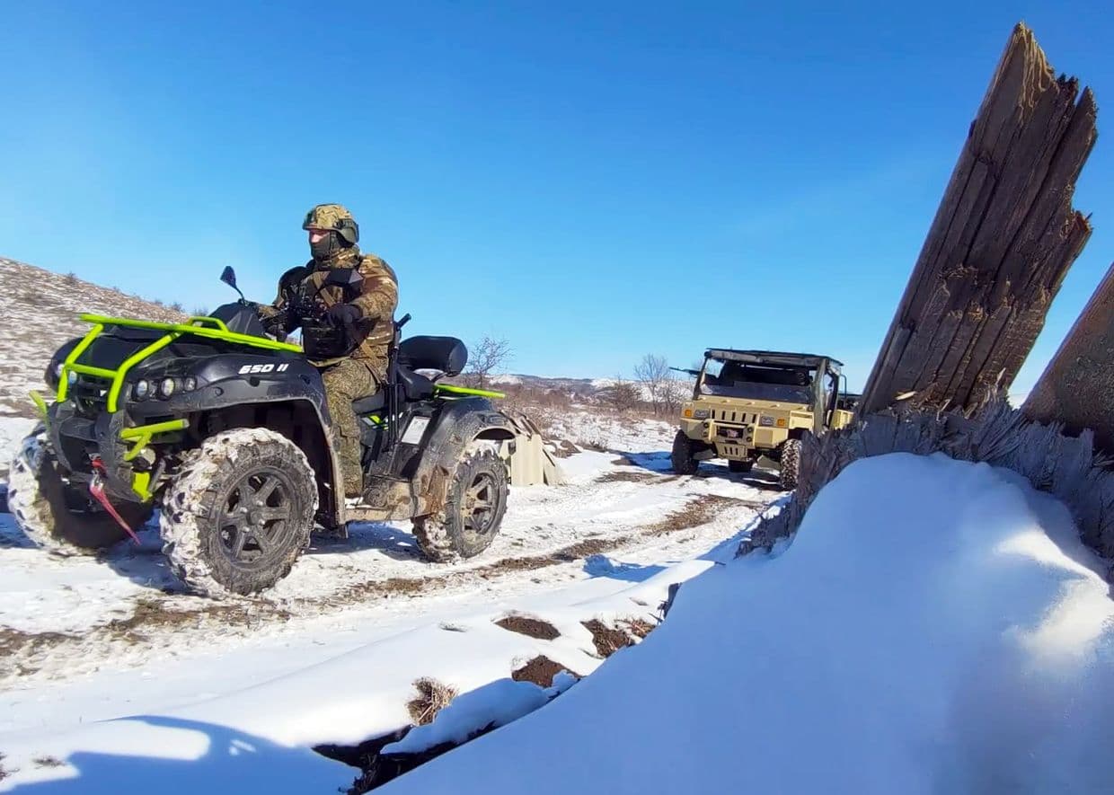 Боец российской оккупационной армии на квадроцикле. Фото из открытых источников