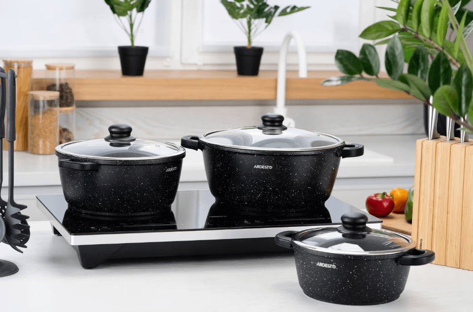 Чому частину посуду з наборів не використовують