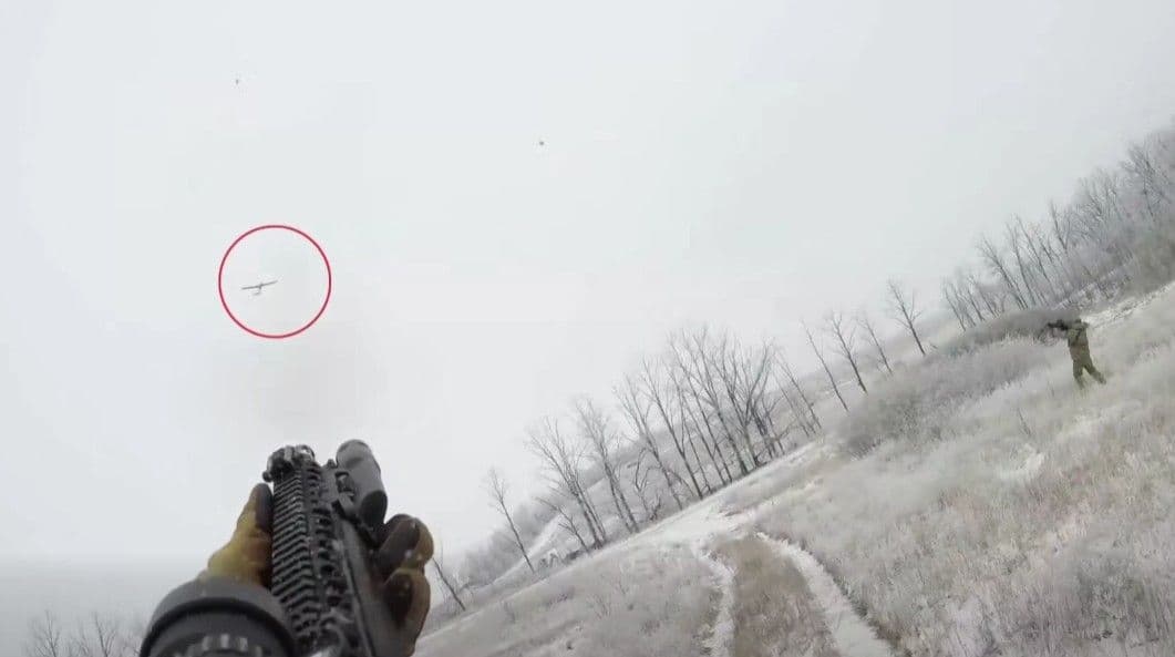 У патрульній поліції показали, як антидронарі збивають ворожі БпЛА на Донеччині (відео)