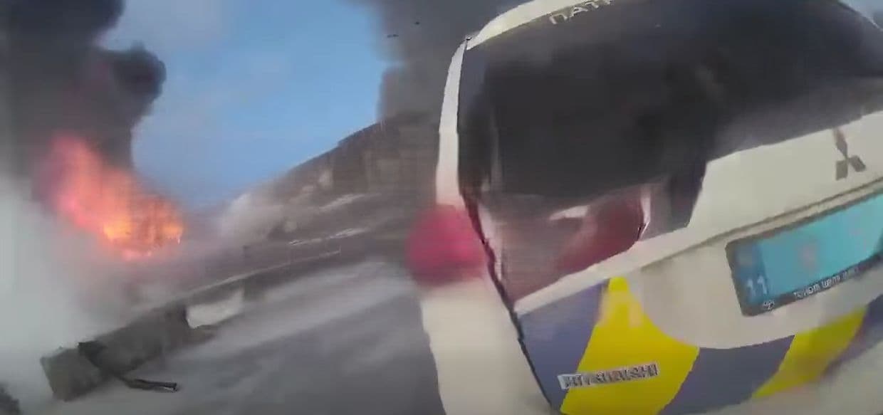 Патрульні потрапили у Краматорську під повторний дроновий удар (відео)