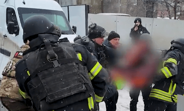 Постраждалий від вибуху в Краматорську у важкому стані, йому відірвало руки (відео)