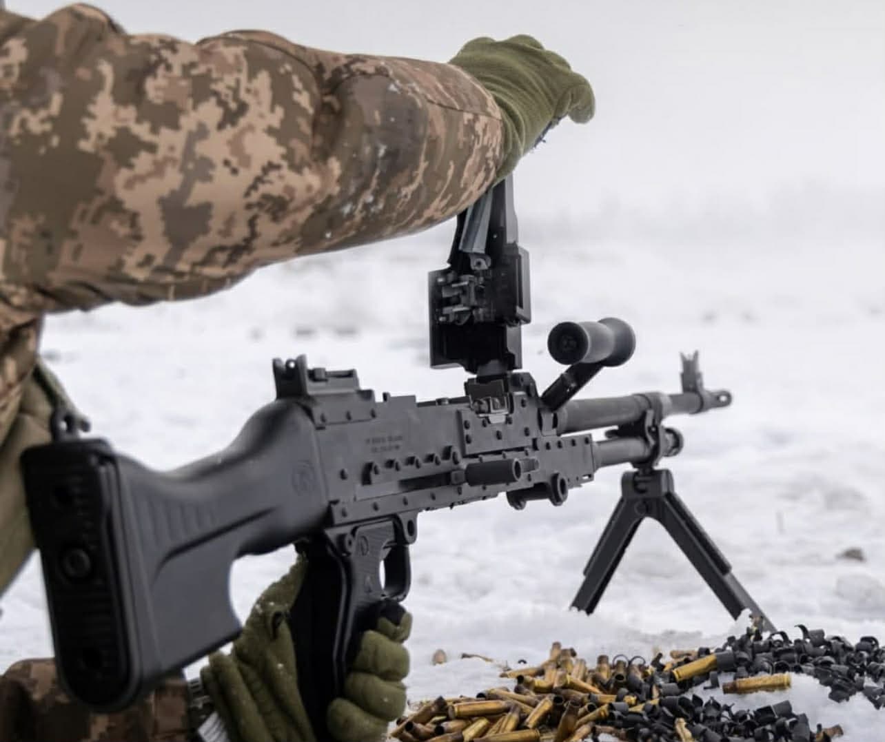 <em>Український військовий зі зброєю. Фото: 210 окремий штурмовий полк</em>