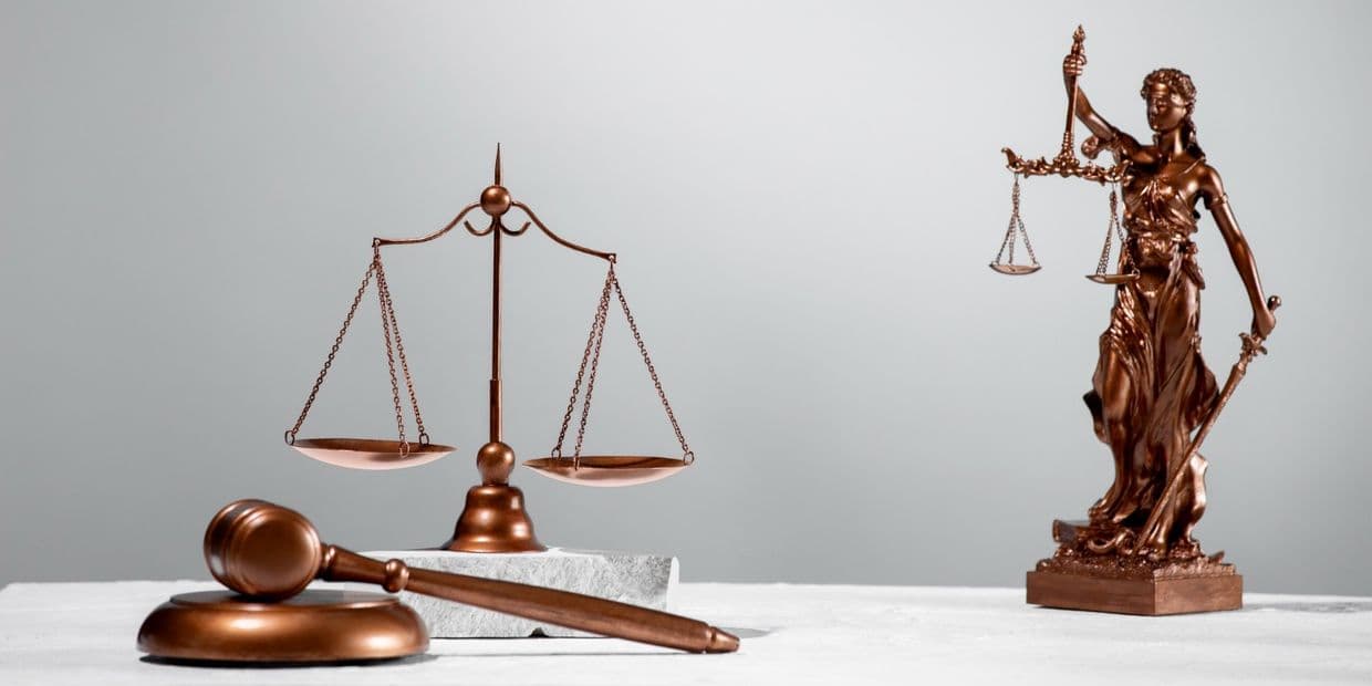 Судові атрибути. Фото: Freepik