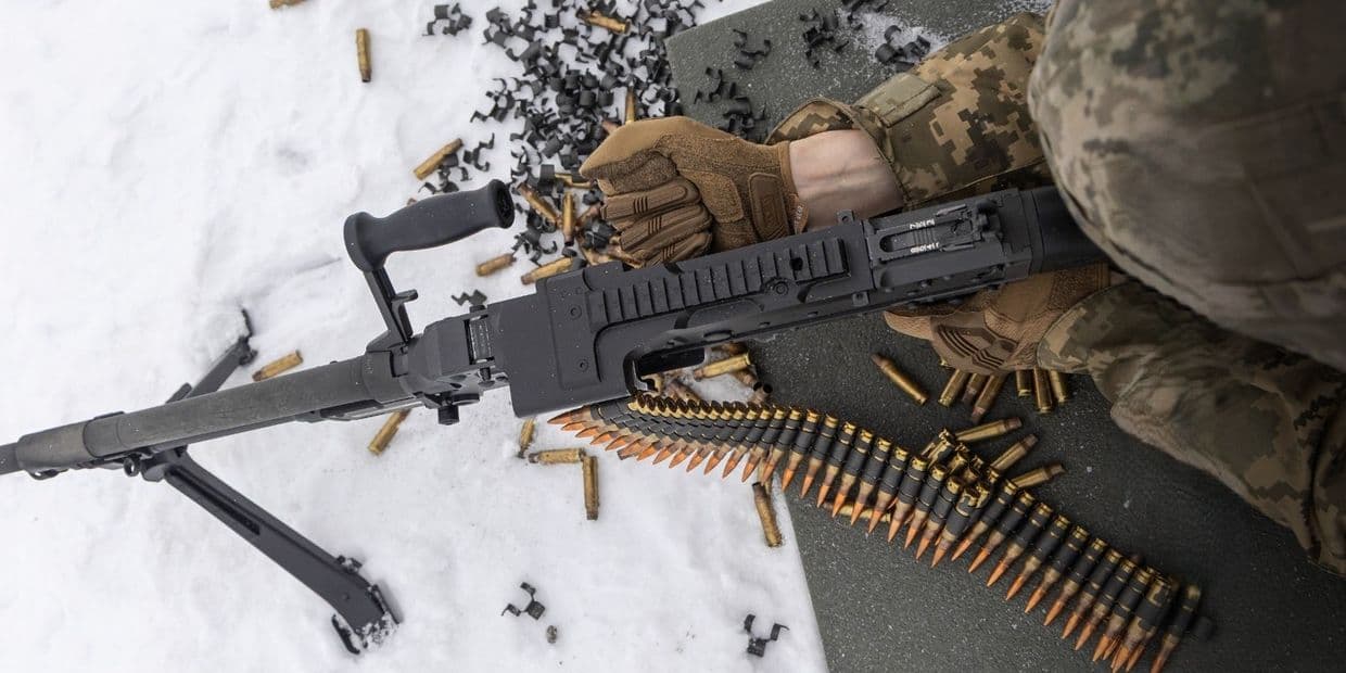 Стреляет пулеметчик. Фото: 210-й отдельный штурмовой полк