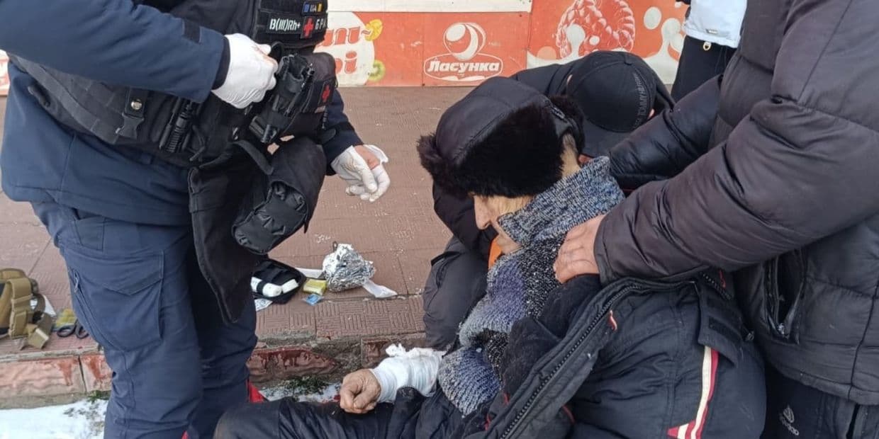 Рятувальники також надавали допомогу пораненим у Дружківці, доправили чоловіка до медзакладу (фото)