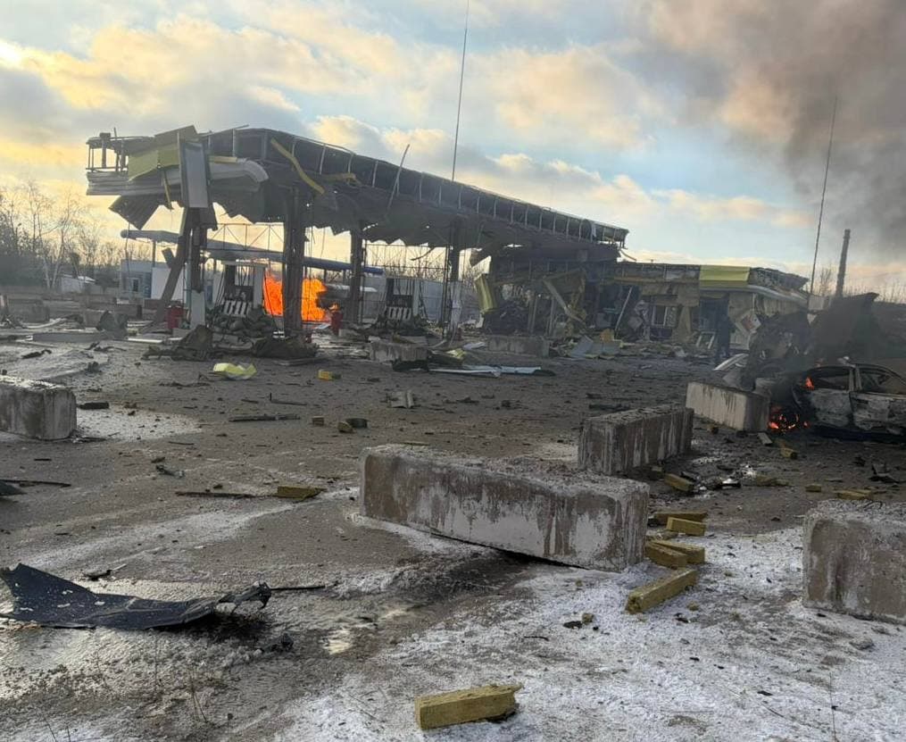 В Краматорске войска рф нанесли удар по АЗС беспилотниками