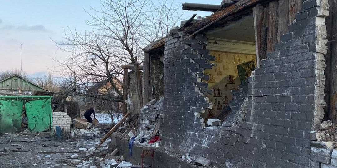 Під вогнем перебували 5 населених пунктів Донеччини: зруйновано будинки (фото)
