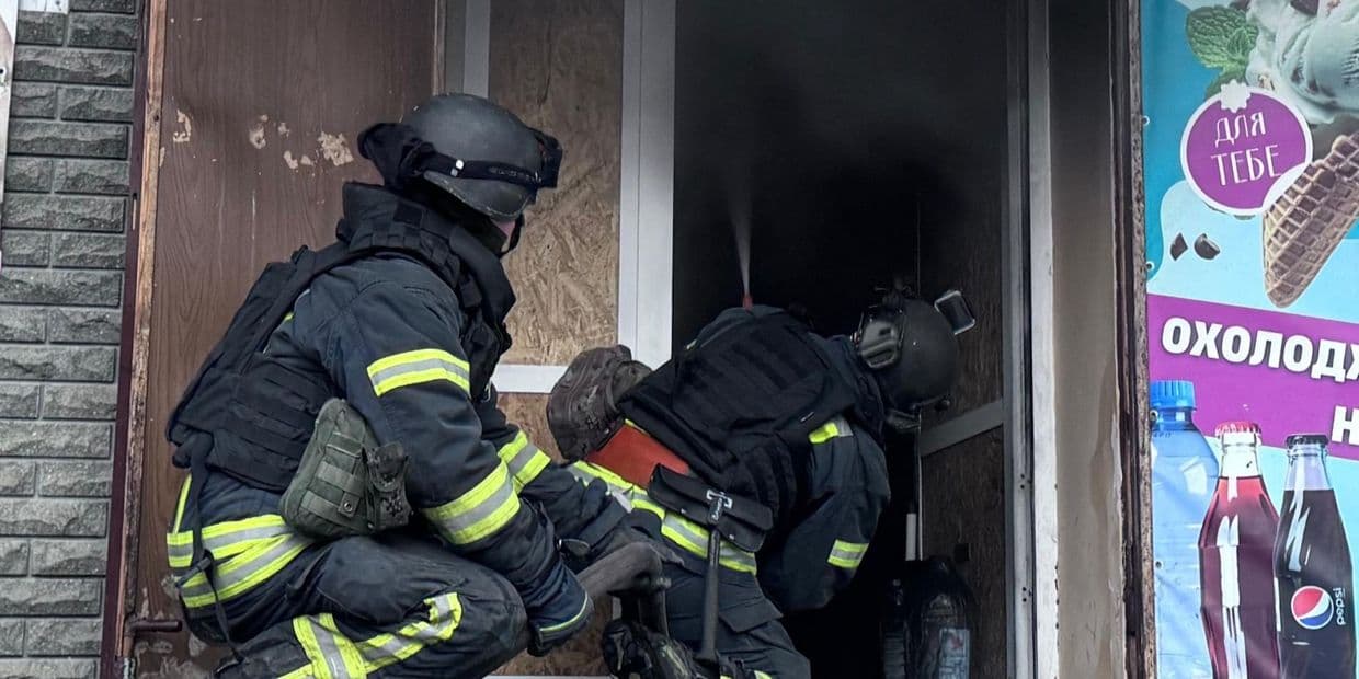 В Славянске горела хозяйственная постройка, а в Николаевке — магазин (фото)