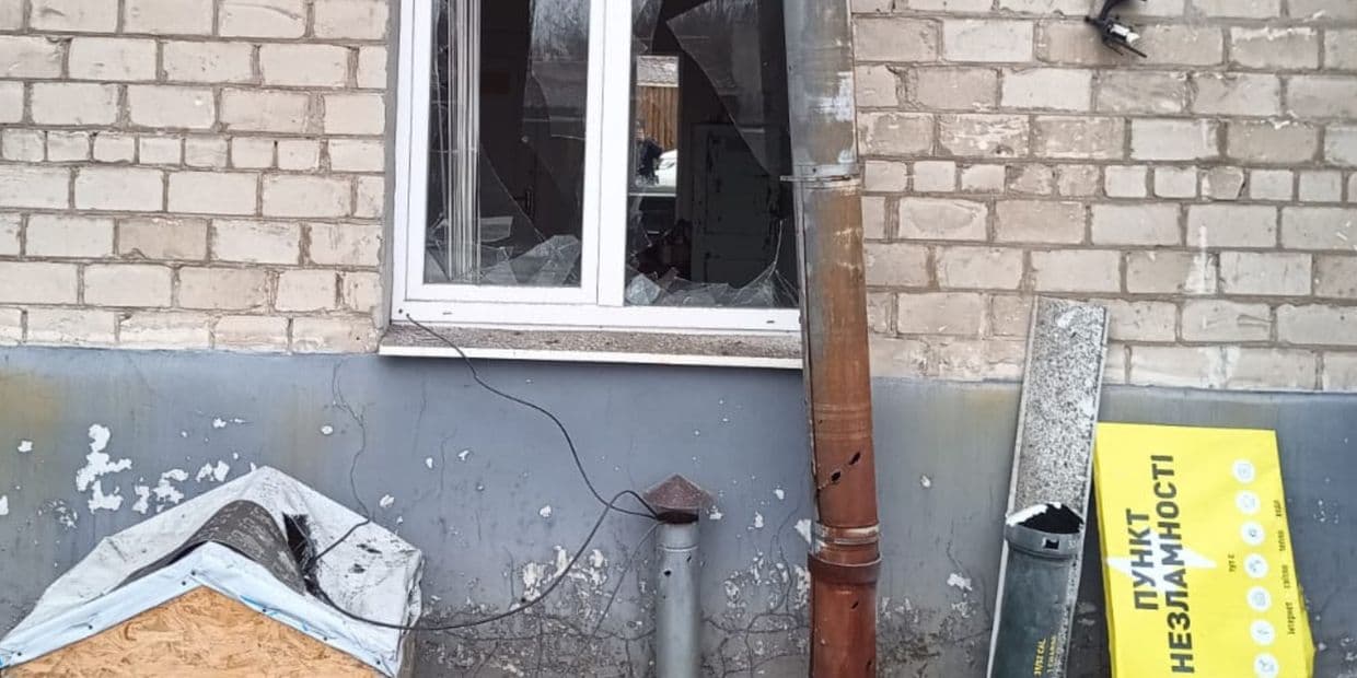 Наслідки російського удару по пожежно-рятувальній частині у Краматорську. Фото: ДСНС Донеччини