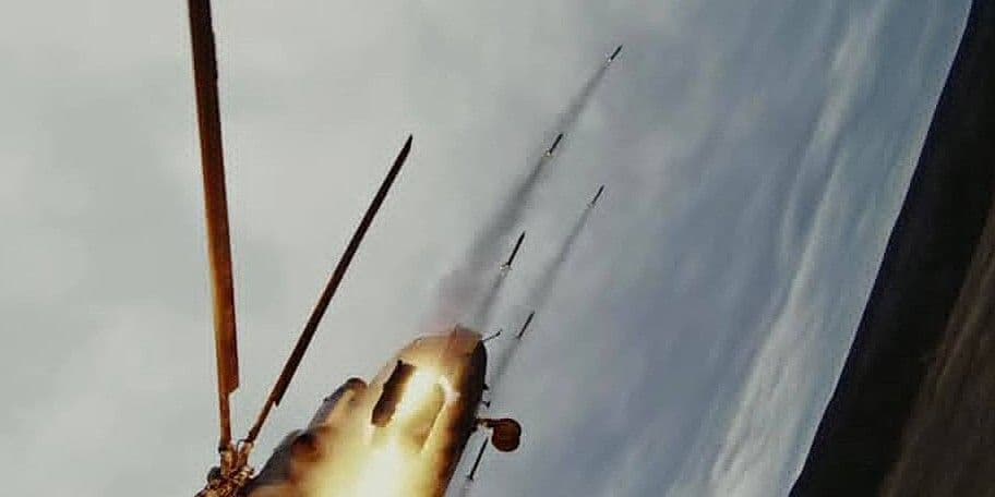 Стріляє бойовий гелікоптер. Фото: Генштаб ЗСУ