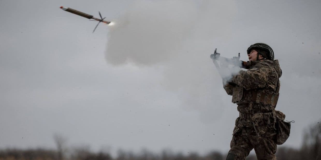 Стреляет гранатометчик. Фото коммуникационного подразделения 92 ОШБр им. кошевого атамана Ивана Сирко