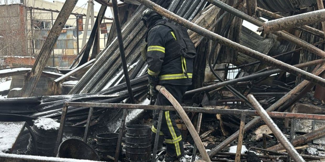 Вогнеборці Донеччини ліквідували 3 пожежі, 2 з яких були спричинені обстрілами (фото, відео)