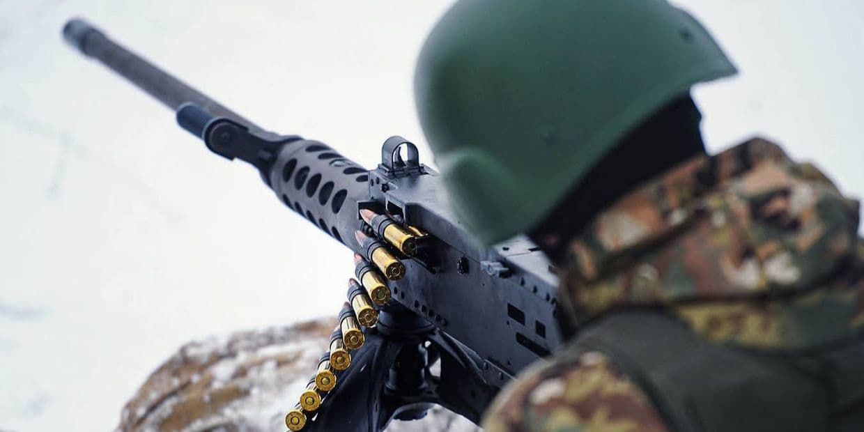 Український захисник із кулеметом. Фото: 127 ОВМБр