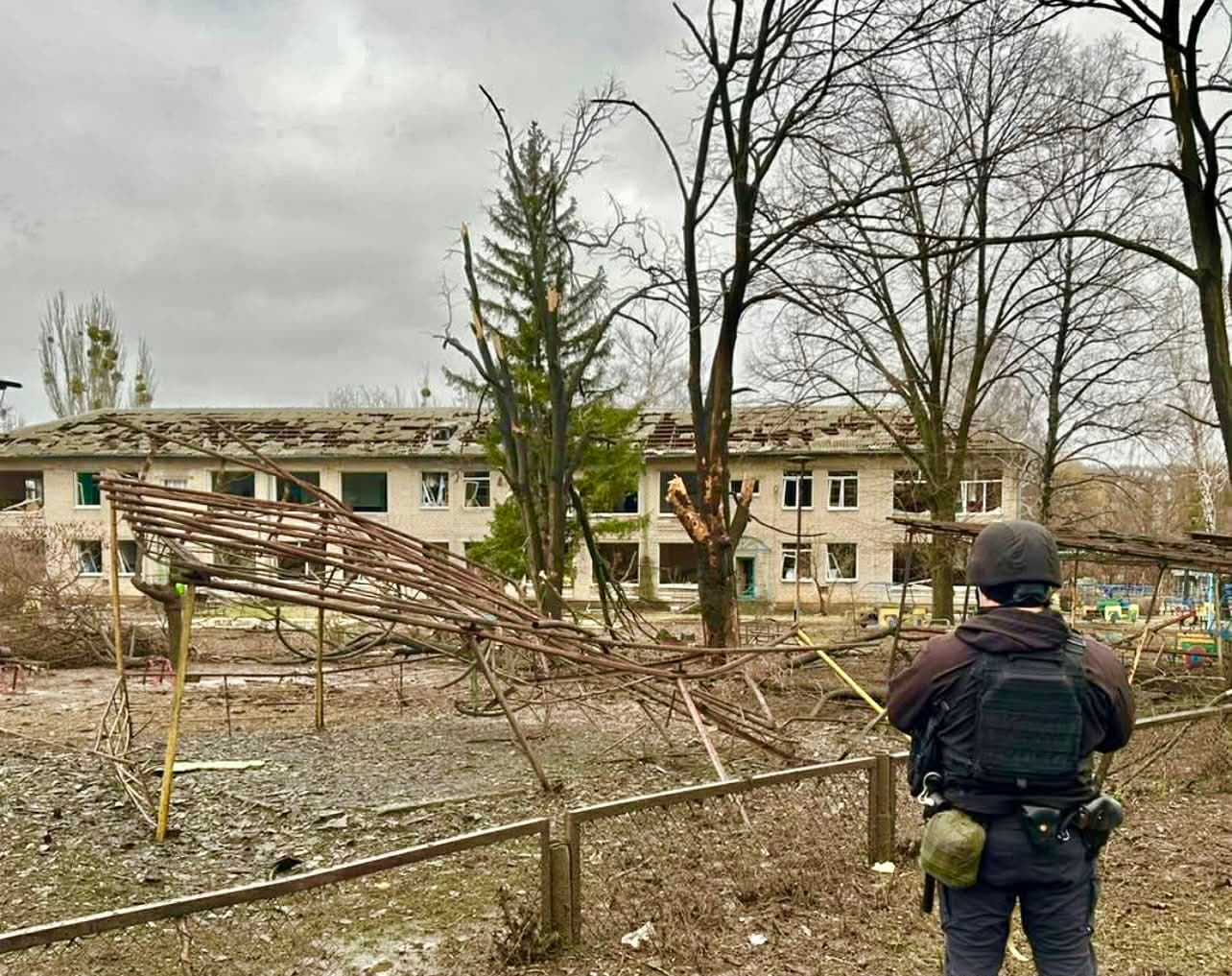 <em>В Донецкой области враг нанес 980 ударов по линии фронта и жилому сектору. Фото: полиции</em>