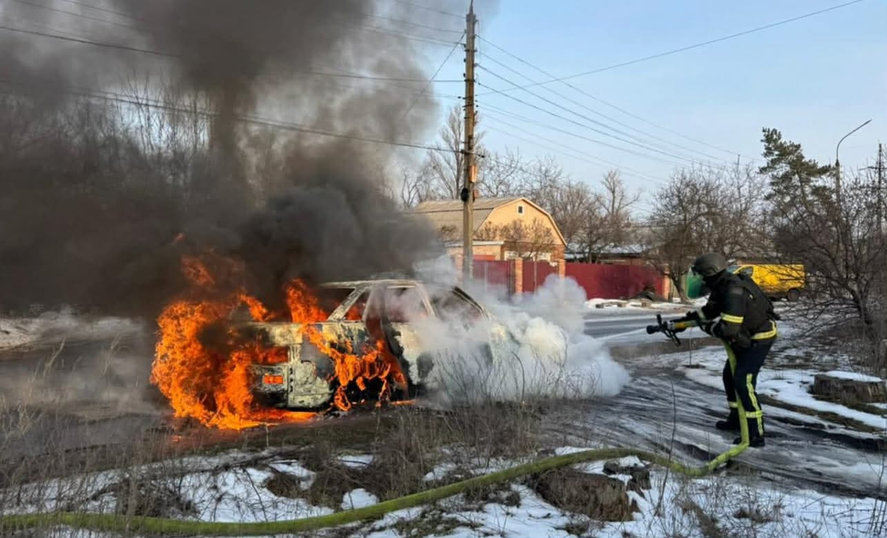 В Славянске загорелся легковой автомобиль (фото)
