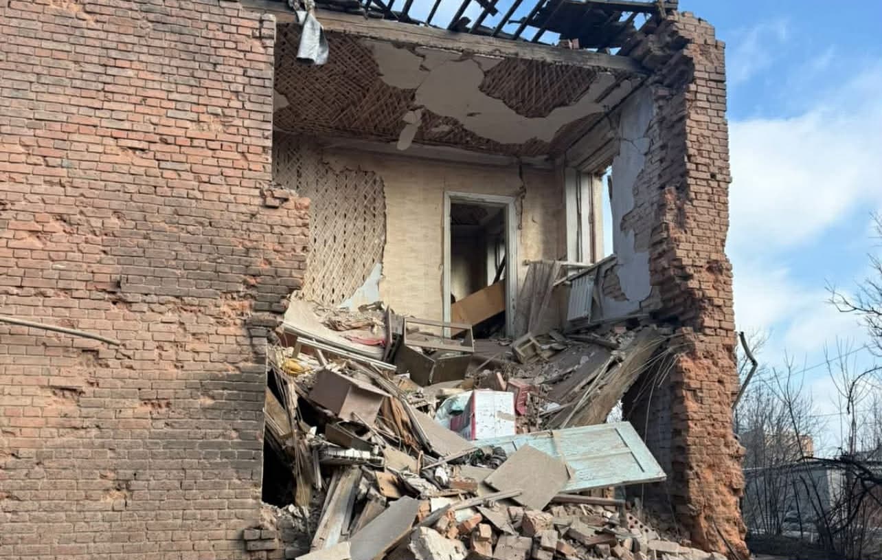 Ворог знову обстріляв Словʼянськ