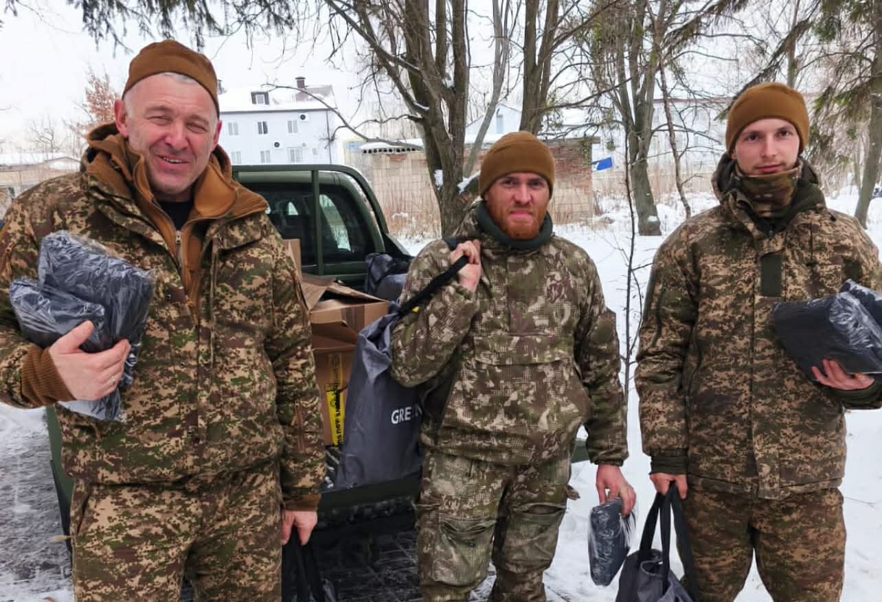<em>Луганщина відправила підтримку: 400 посилок для соціально незахищених та 200 зимових комплектів для військових. Фото: Луганська ОВА</em>