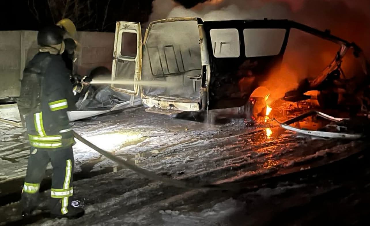 Внаслідок обстрілу Краматорська сталося загоряння двох автомобілів (фото)