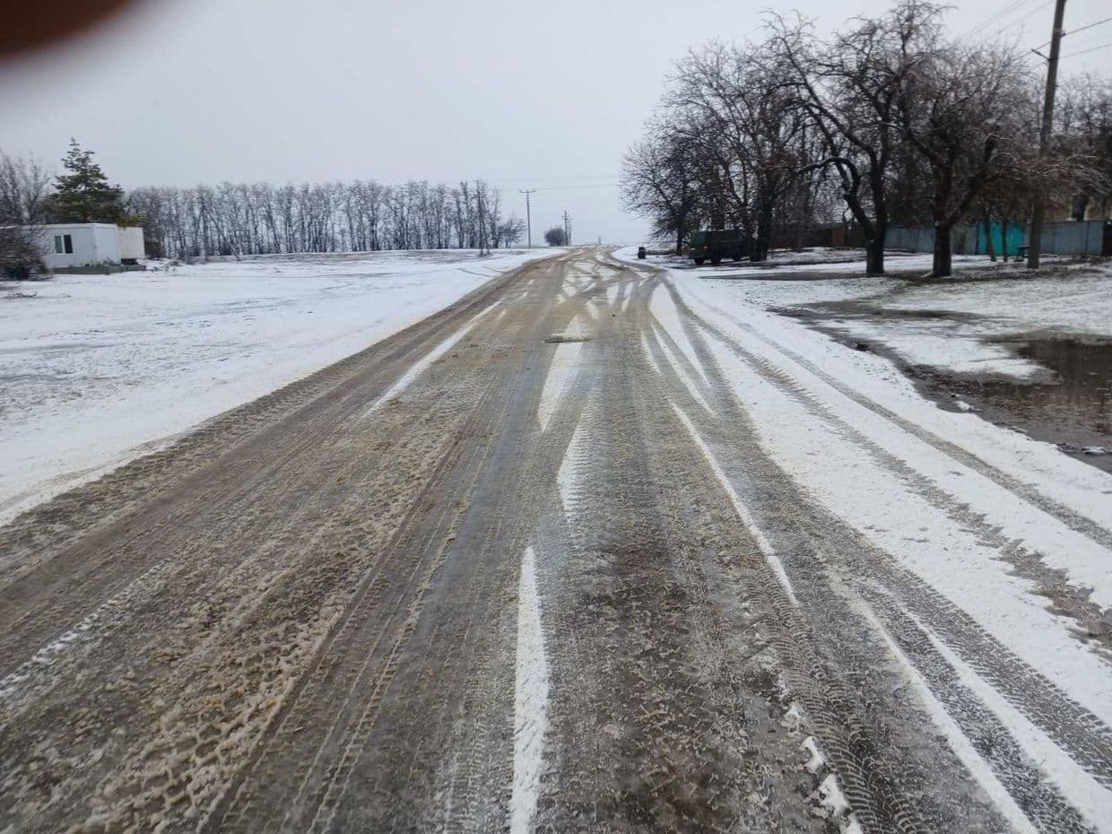 <em>На дорогах Донецкой области образуется гололед. Фото: Донецкая ОВА</em>