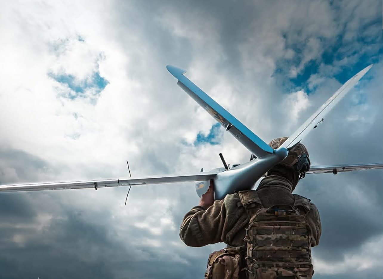 <em>Украинский военный с беспилотником. Фото: подразделение Феникс</em>