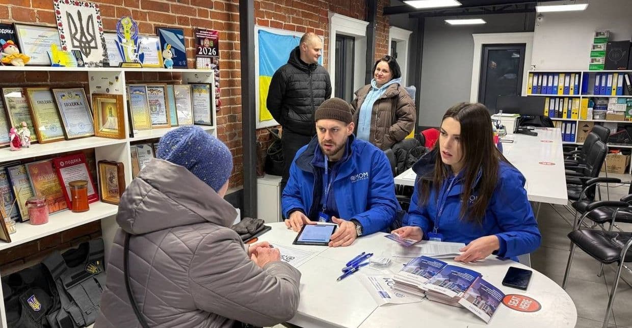 <em>Де переселенці з Новодонецької громади можуть отримати допомогу: перелік хабів. Фото: Покровська міська військова адміністрація</em>