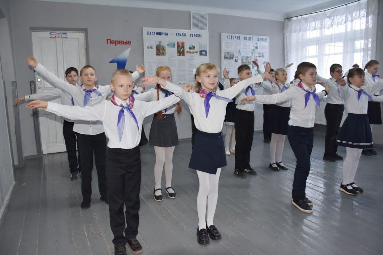 Школярі окупованої Луганщини. Фото: З відкритих джерел