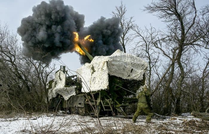 Стріляє САУ російської окупаційної армії. Фото з відкритих джерел