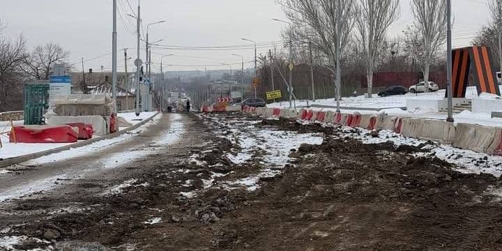 В окупованому Луганську триває демонтаж трамвайних рейок. Фото: Telegram/Денис Казанський