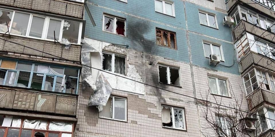 Опівночі російський дрон ударив по багатоповерхівці у Краматорську