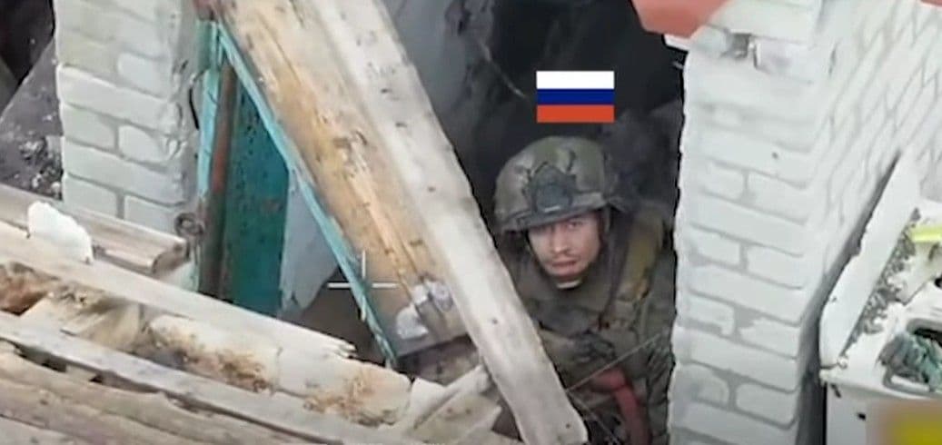 Українські захисники ліквідують ворога у Гришиному: йдуть стрілецькі бої (відео)