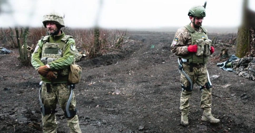 На Покровському напрямку артилеристи 7-го корпусу ДШВ тестують екзоскелети (відео)