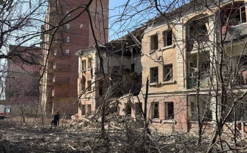 Наслідки російського удару по Слов'янську 10 березня 2026 року. Фото: Telegram/Вадим Філашкін