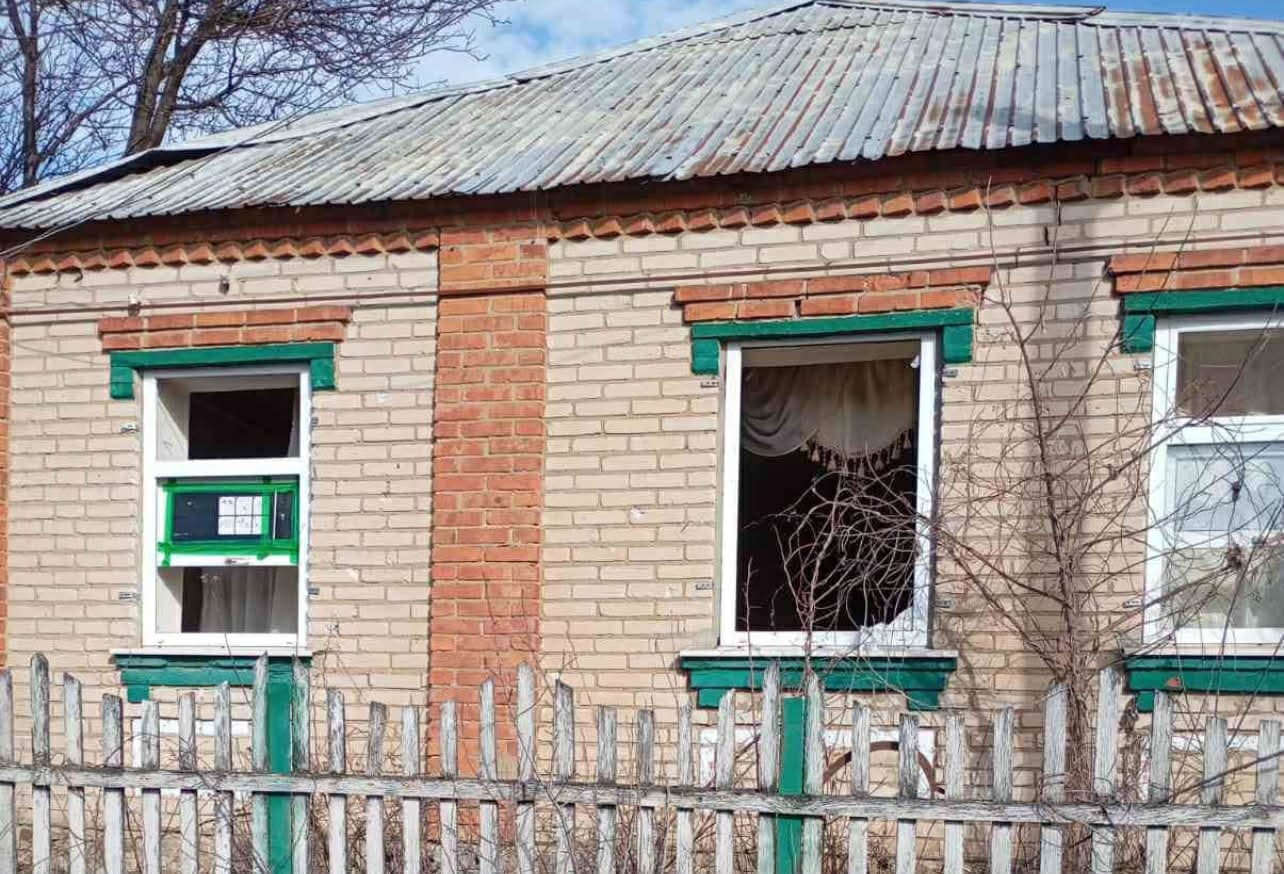 <em>Последствия обстрелов в Донецкой области. Фото: Донецкой ОГА, из поста Вадима Филашкина.</em>