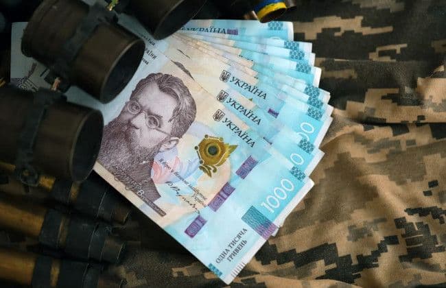 Деньги военным. Фото: Судебно-юридическая газета