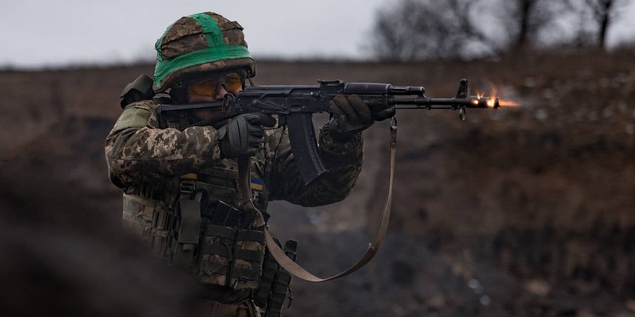 Стріляє український захисник. Фото: 92 ОШБр