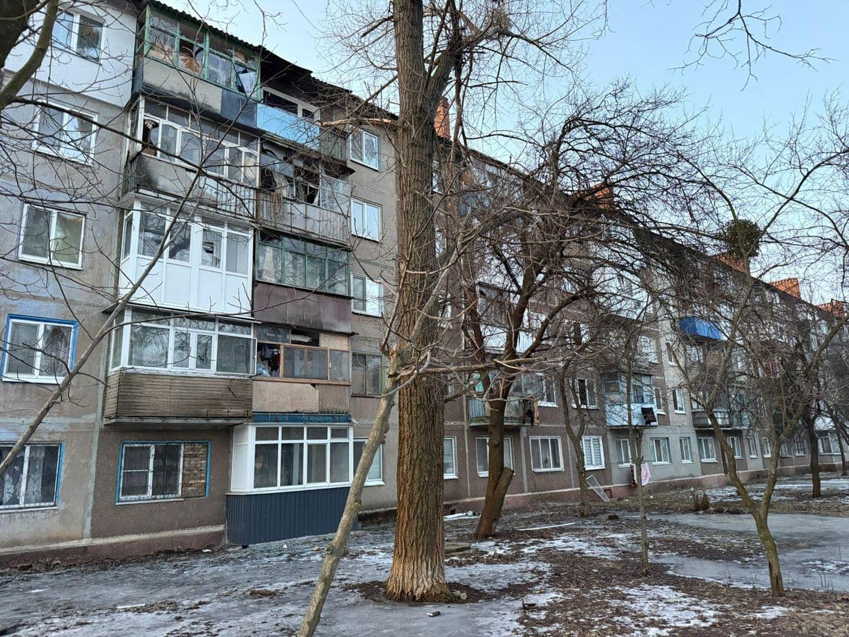 Внаслідок обстрілу Словʼянська пошкоджено підприємство, котельня і багатоповерхівки