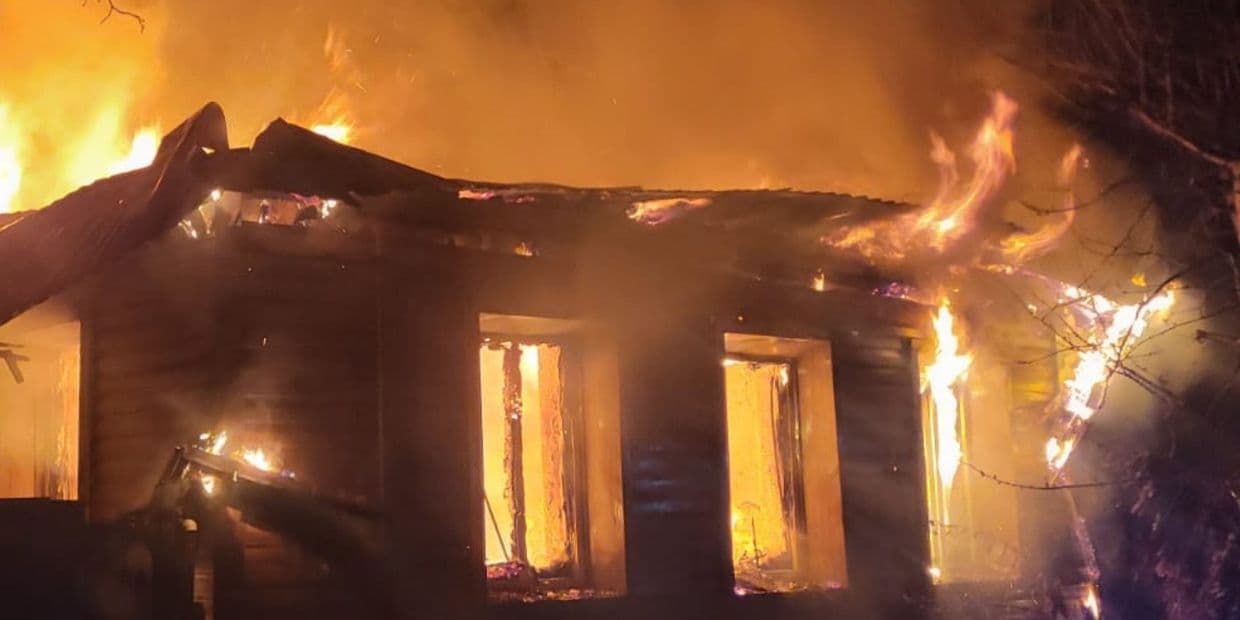 У Слов'янську та Дружківці ліквідували пожежі, спричинені ворожими обстрілами (фото)