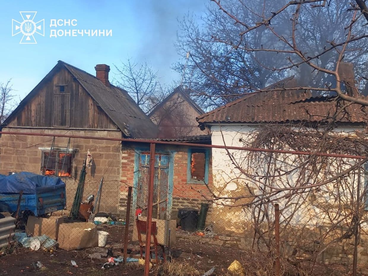 <em>У Краматорській громаді горів будинок. Фото: ДСНС</em>