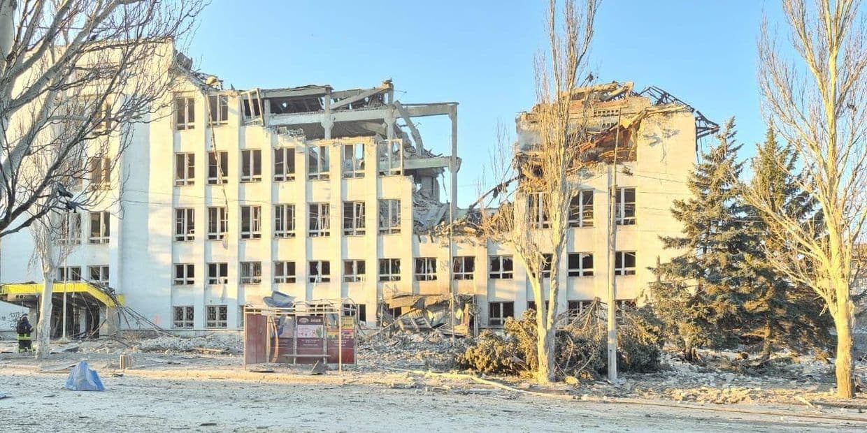 Унаслідок вибуху 500-кілограмової авіабомби в Краматорську пошкоджено 12 багатоповерхівок, поранено 3 дітей