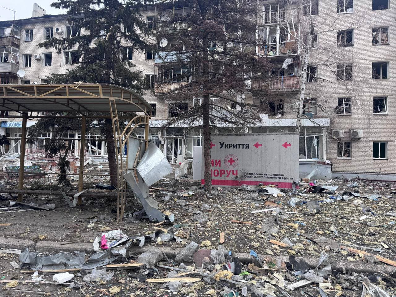 <em>Последствия вражеских обстрелов в Донецкой области. Фото: Донецкой ОВА.</em>