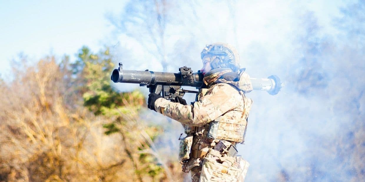 Стреляет украинский защитник. Фото: 104-я бригада терробороны ВСУ "Горынь"