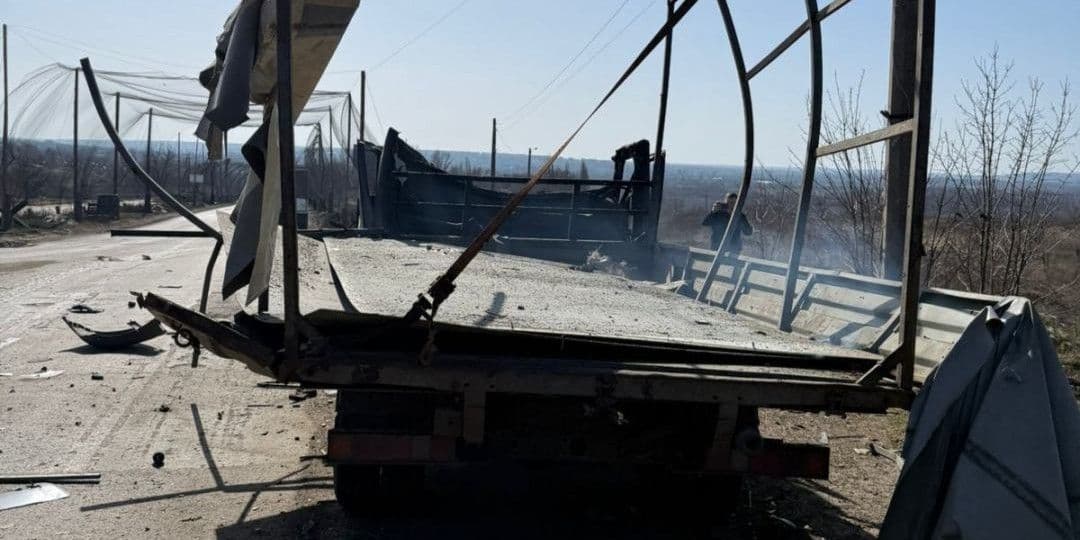 Російський безпілотник "Молнія-2" поцілив у вантажівку. Фото: Facebook/Сергій Горбунов