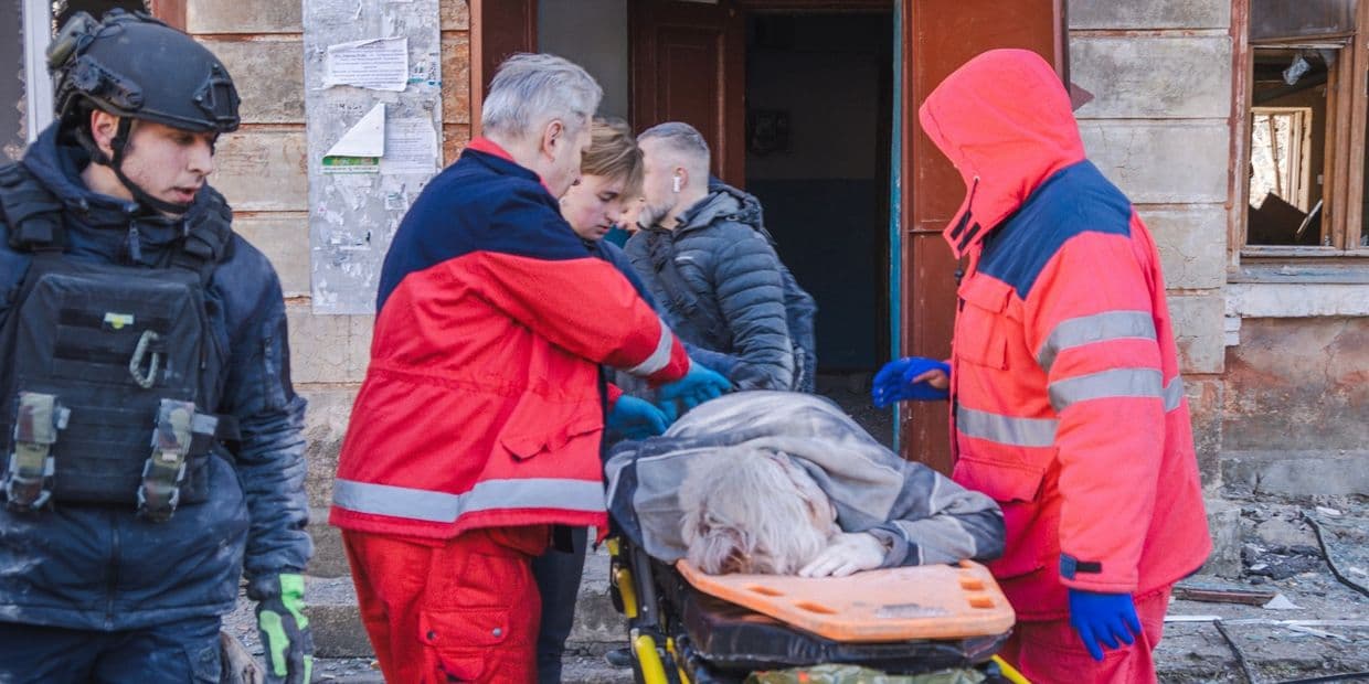 Надзвичайники врятували 2 людей з-під завалів у Слов'янську (фото, відео)