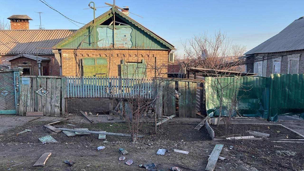 <em>Наслідки ворожих обстрілів на Донеччині. Фото: Краматорська МВА</em>