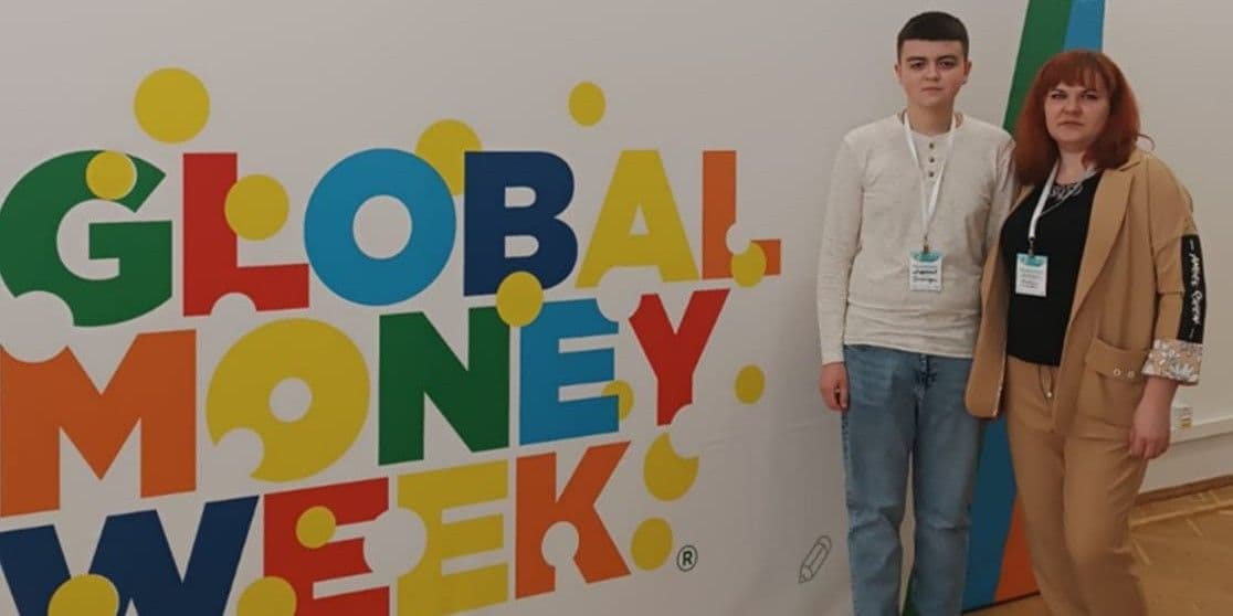 У фіналі Всеукраїнського чемпіонату з фінансової грамотності Донеччину представив учень Світлівської школи