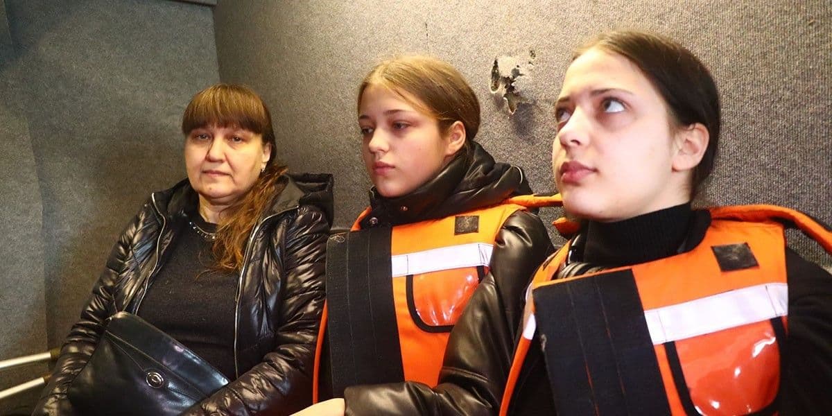 С Карповки на Донетчине эвакуировали последних детей (фото, видео)