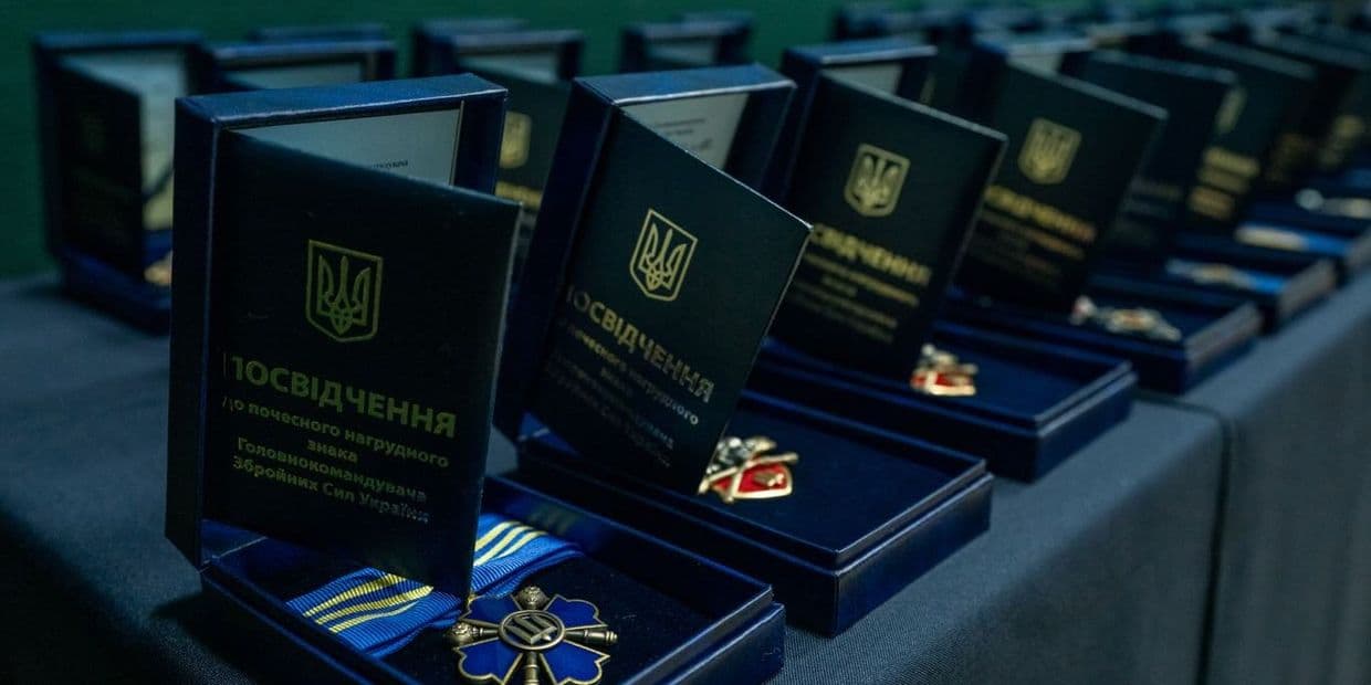 Сырский наградил бойцов 1-го корпуса НГУ "Азов" и вручил "Редису" погоны бригадного генерала (фото)